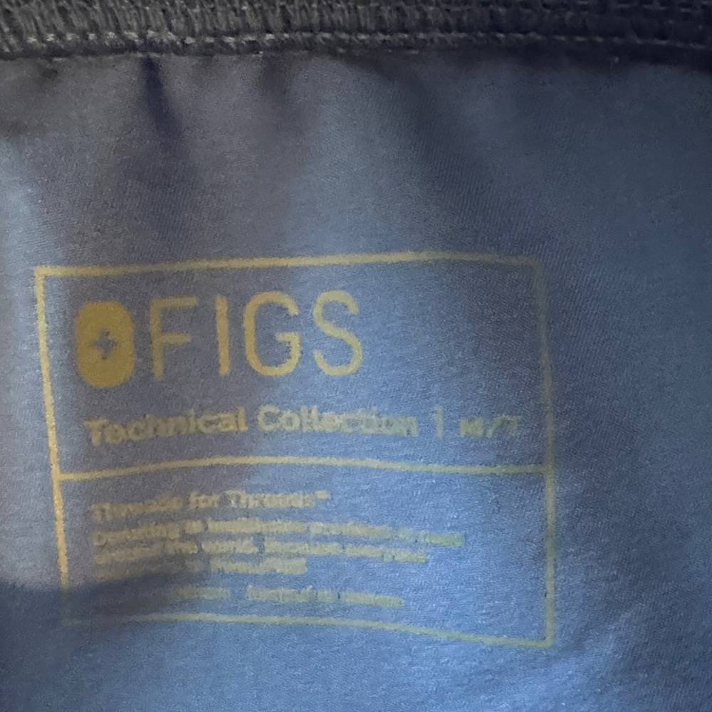 Figs “denim blue” size M scrub set.  Medium tall pants - Picture 5 of 6